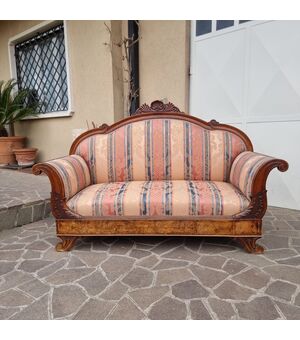 L'Eleganza Senza Tempo di un Divano Veneziano del 800 in Noce