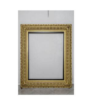Importante e grande cornice dorata ed intagliata