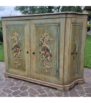 Credenza laccata veneziana del 700 – Un’eleganza senza tempo