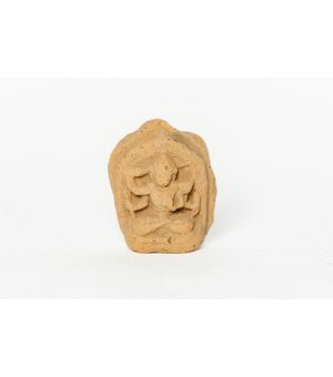 Piccola terracotta (tsatsa) raffigurante divinità Manjushri - India XVIII secolo