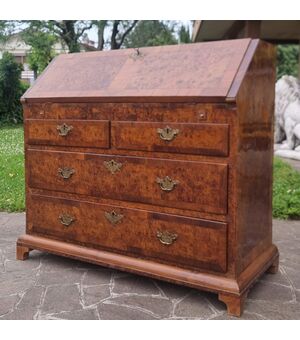 Ribalta inglese in noce e radica di olmo del '700