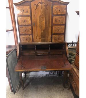 Scrittoio inglese con alzata intarsiata