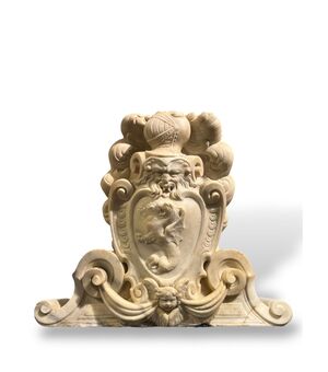 Grande stemma araldico scolpito in marmo