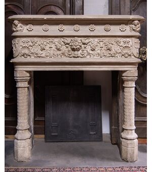 CHP218 - Prezioso camino in pietra, epoca '800, misura cm L 158 x H 168 x P 52