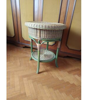 Tavolino in paglia intrecciata