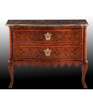 Cassettone intarsiato a marqueterie in legni diversi, Roma, terzo quarto del XVIII secolo