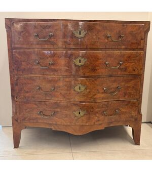 Cassettone lastronato in palissandro, Sicilia, metà XVIII secolo