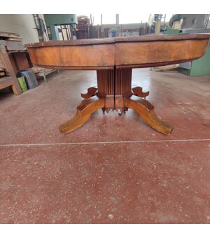 Grande tavolo allungabile tondo