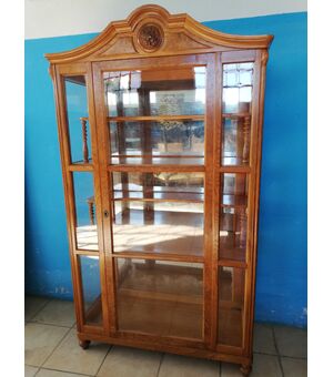 Vetrina cristagliera.