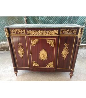 Credenza con bronzi