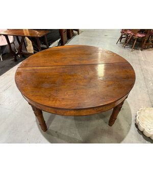 Grande tavolo rotondo