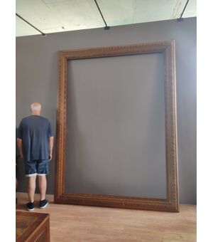 Grande cornice in legno