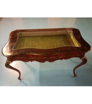 Teca in noce fianchi mossi