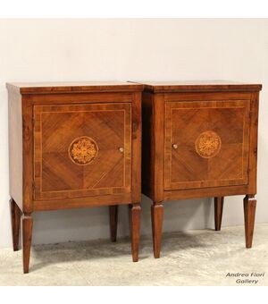 Antica coppia comodini Luigi XVI in noce intarsiati - Italia epoca '700