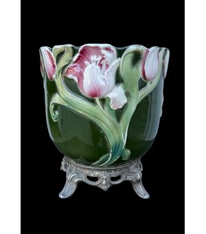 Vaso giardiniera in ceramica barbottina con decoro floreale.Francia.