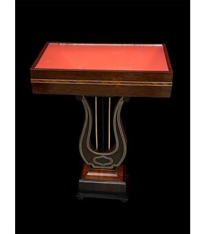 Tavolinetto con lira