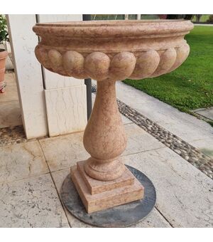 Coppia di acquasantiere del 900 in marmo rosa di Verona