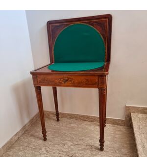 Tavolino da gioco Carlo X 1820 in acero e mogano con intarsi