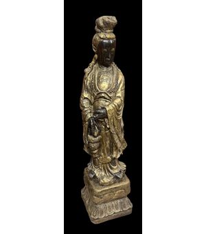 Statua di donna orientale