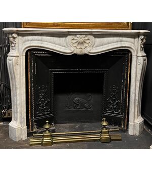CHM603 - Charming Carrara white marble fireplace, 19th century, measures cm L 145 x H 107 x D 36.