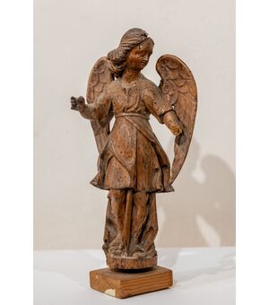 Angelo in legno - piccole mancanze - XVI secolo
