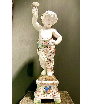 Coppia di grandi candelieri putti in maiolica a decoro floreale policromo,manifattura Giovan Battista Viero,Nove di Bassano.