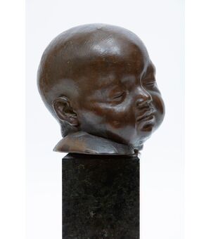 Scultura in bronzo con volto busto di bimbo