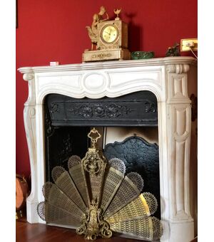 French fireplace with fan-shaped spark arrestor     