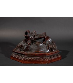 Porta vaso a forma di Drago. XVII secolo, legno di frutto