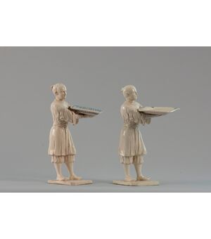 Bassano, (Seconda meta’ XVIII Secolo), Figure orientali porta biglietti da visita in porcellana grezza