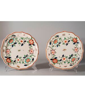 Manufacture by Pasquale Rubati, (Milan, 1760-1780), Pair of Majolica plates with &quot;alla Borbottina&quot; decoration     