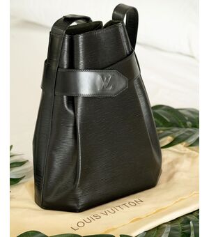 Borsa a tracolla Louis Vuitton mod. Sac D'Epaule in pelle EPI nera, un Vintage Must Have
