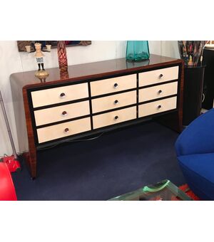 Como with rosewood drawers and 30s / 40s Italian parchment. Measurements: 160x50 h.83     