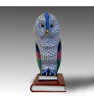 HEREND, Gufo appollaiato su libri, scultura in porcellana policroma 