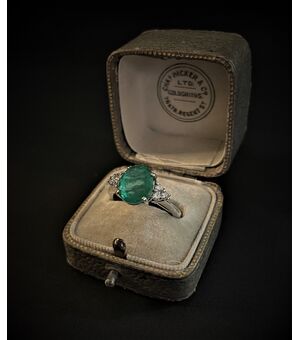Ring with Emerald and Diamonds     