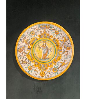 Majolica platter-cutting board with Raphaelesque neighborhood decoration. Central round with figure of Saint. Deruta manufacture.     