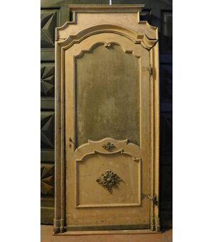 ptl570 - lacquered door complete with frame, 18th century, meas. cm l 130 xh 276     