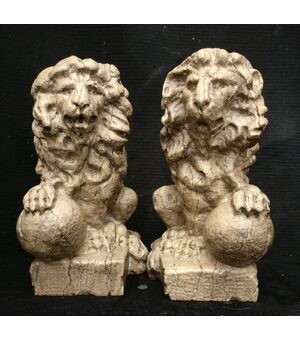 Elegante coppia di piccoli Leoncini Veneziani - H 25 cm - Fine '800 - Marmo d'Istria