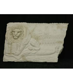 Bassorilievo - Frammento - Leone di S. Marco e Palazzo Ducale - Marmo Bianco Veronese - xx secolo - Venezia