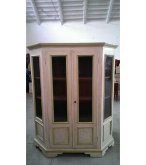 Vetrina scantonata in abete, laccata - Inizio '900