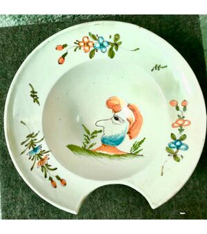 Majolica shaving plate with bearded figure in profile in the cable and floral decorations on the brim. Lombardy.     