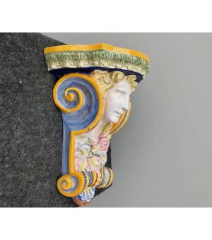 Mensola in maiolica con volto femminile e motivi floreali art nouveau.Manifattura Minardi,Faenza.