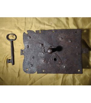 Door lock in working condition complete with key from the end of the 17th century     