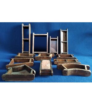 12 molds in wood and iron for bricks - Italy 19th century     