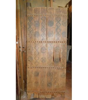 A ptir446 - African ethnic door, with bowed decorations. mis cm l 94 xh 217     