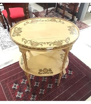 Tavolino liberty laccato colore avorio e dipinto a mano