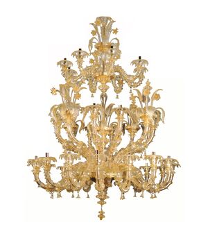 Lampadario Rezzonico realizzato interamente in oro con foglia 24 carati.