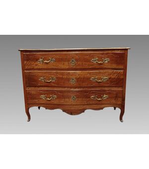 Louis XV chest of drawers in walnut