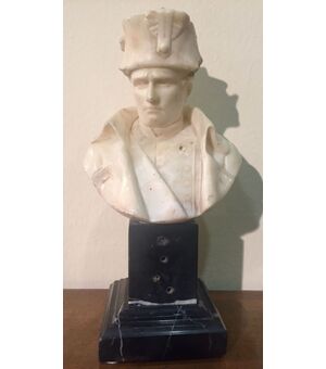 Bust of Napoleon in marble of the 800     
