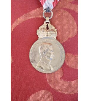 Rara medaglia al merito da collezione in bronzo dorato Carlo I d'Austria euro 90